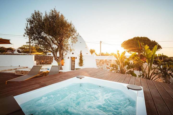 Villa per 4 persone, con idromassaggio e giardino nonché piscina in Polignano a Mare