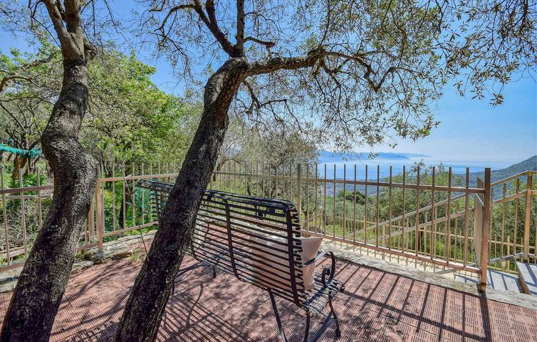 Appartamento intero, Appartamento Vista Mare con Wifi, AC, Parcheggio e Terrazza - 2km dalla Spiaggia in San Lorenzo della Costa, Santa Margherita Ligure