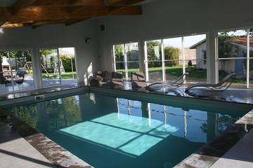 Gîte pour 12 personnes, avec jardin ainsi que piscine et terrasse dans Marne