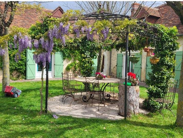 Gîte pour 3 personnes, avec Terrasse ainsi que Jardin et Piscine à Nouzilly
