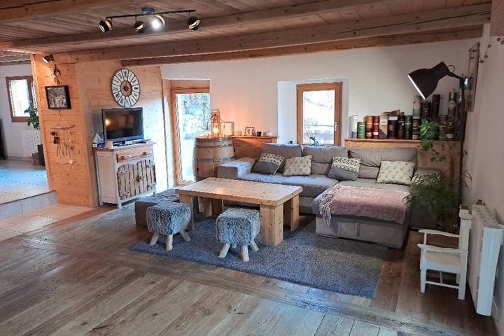 Gîte pour 12 personnes, avec terrasse et jardin dans Glières-Val-de-Borne - 2