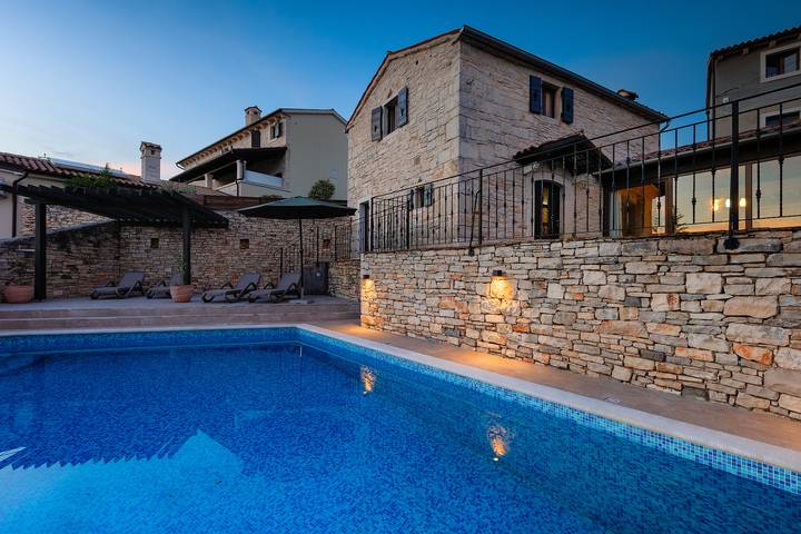 Ferienhaus für 6 Personen, mit Terrasse und Pool