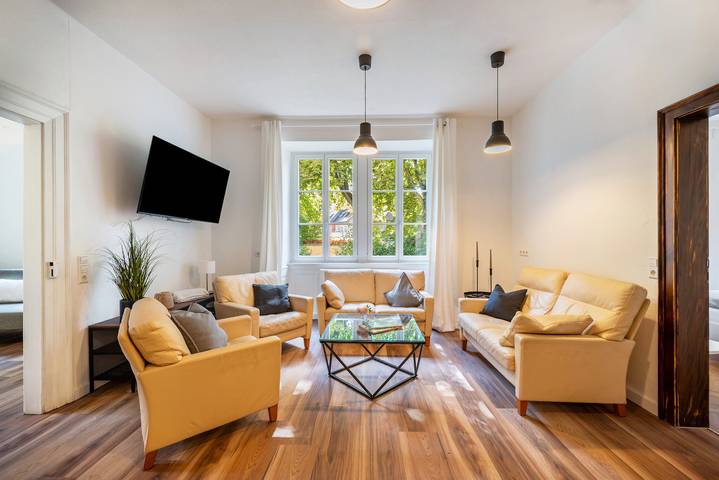 Ganze Wohnung, Großzügige, modern ausgestattete Altstadtwohnung mit 4 Schlafzimmern, Garten, Terrasse, Balkon in Staufen im Breisgau, Südschwarzwald