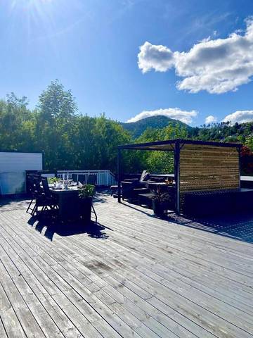 Ferienwohnung für 7 Personen, mit Garten und Ausblick in Stryn