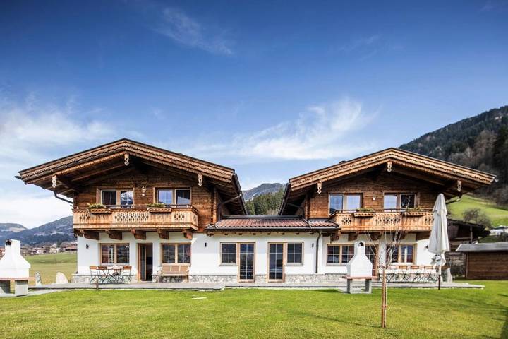 Chalet für 10 Personen, mit Balkon und Terrasse sowie Garten und Sauna in Hart im Zillertal