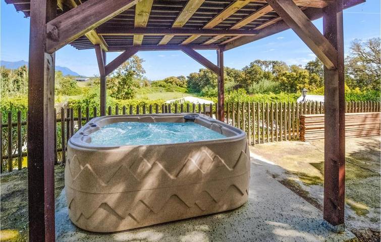 Location de vacances pour 12 personnes, avec piscine et jacuzzi à Canale-di-Verde - 2