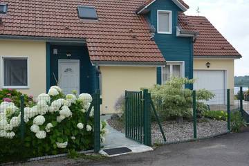 Location de vacances pour 8 personnes, avec jacuzzi ainsi que terrasse et jardin dans Lac de Der-Chantecoq (Giffaumont-Champaubert)