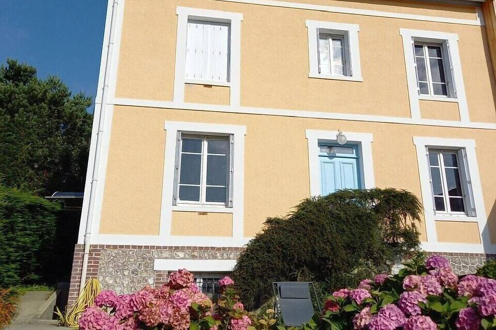 Maison de charme près de la plage in Les Petites Dalles, Saint-Martin-aux-Buneaux