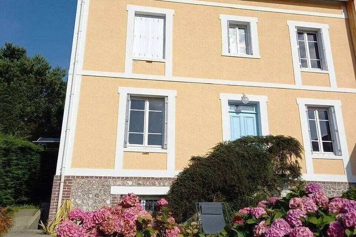 Gîte pour 8 personnes, avec jardin dans Les Petites Dalles