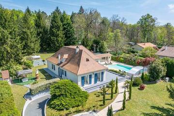 Gîte pour 15 personnes, avec jardin, animaux acceptés à Saint-Sauveur (Dordogne)