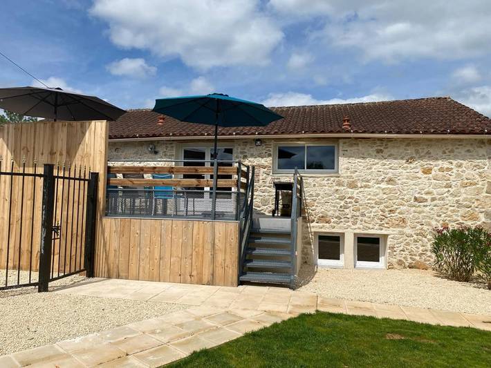 Location de vacances pour 8 personnes, avec piscine ainsi que vue et jardin à Prayssac - 3