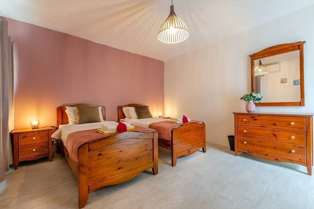 Ganze Wohnung, Hot Tub & Sea Views @ 3Br Apt w/Incredible Terrace in San Lawrenz, Gozo