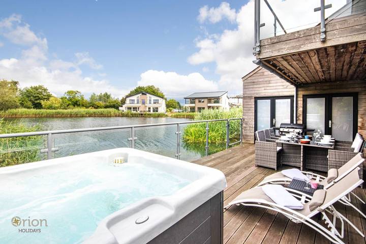 Cottage for 8 people, with hot tub and terrace, with pets in The Cotswolds
