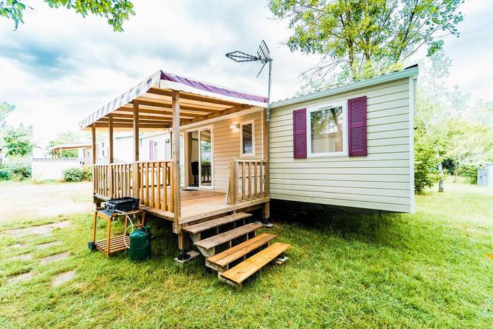 Camping pour 8 personnes, avec Terrasse et Jardin ainsi que Piscine et Vue