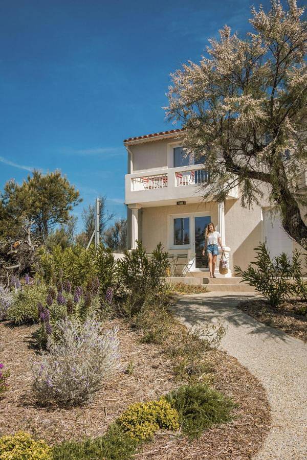 Location de vacances pour 8 personnes, avec vue et terrasse, animaux acceptés dans Plage Du Petit Rouveau Ile Des Embiez