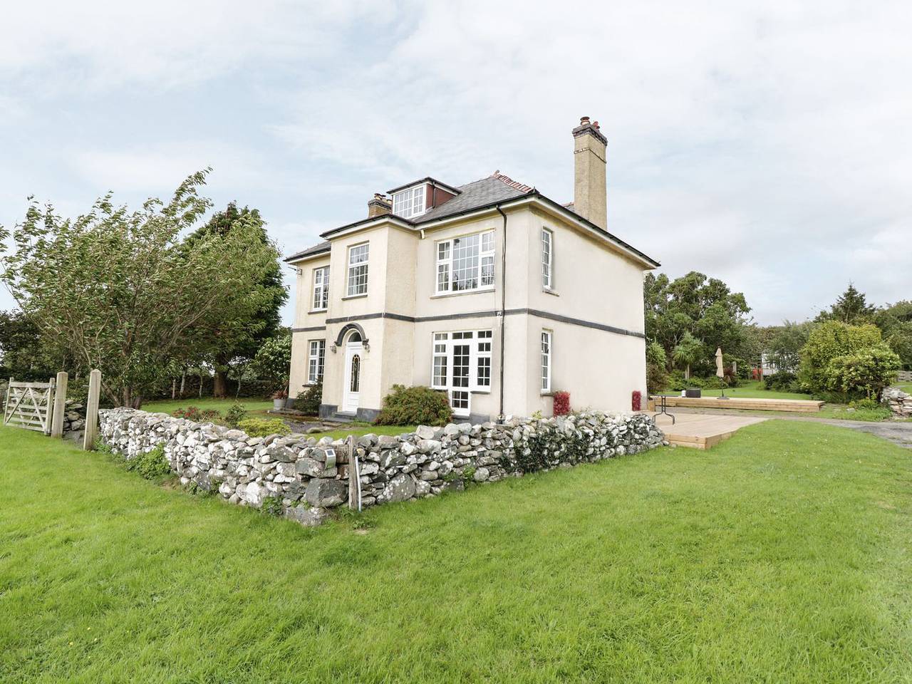 Holiday Rental for 11 People in Dyffryn Ardudwy, Gwynedd