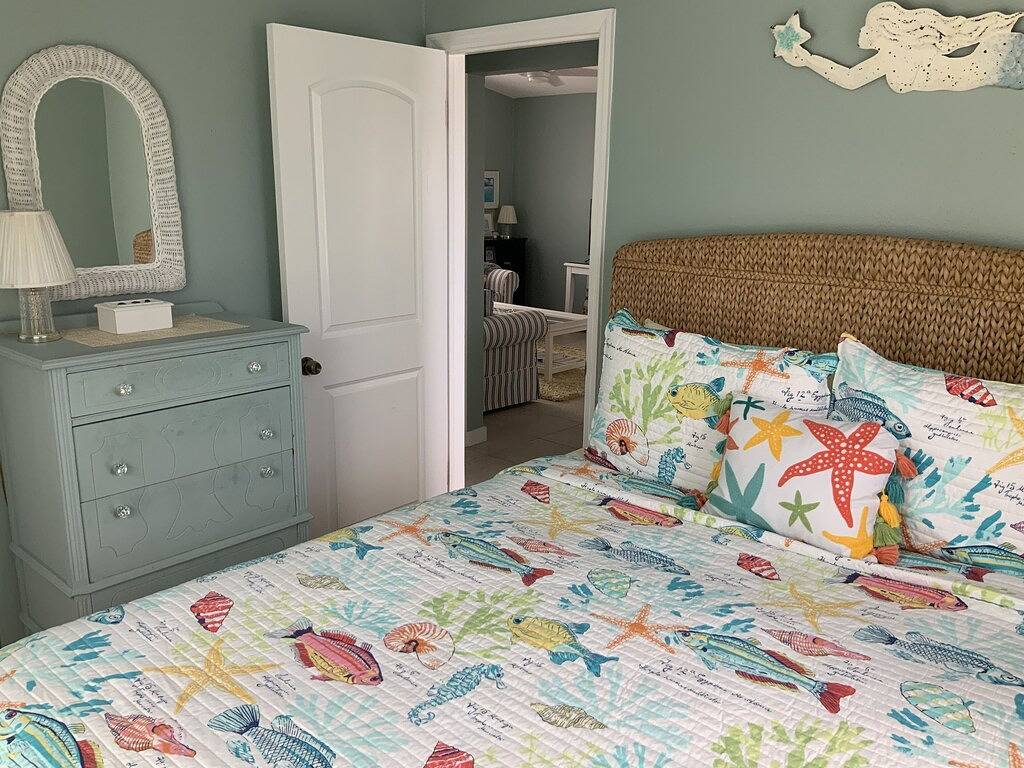 Ganze Wohnung, Adorable two bedroom one bath condo\nwalk to the beach and st Armand’s circle in Lido Key, Sarasota