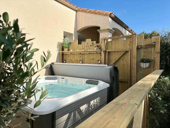 Gîte pour 4 personnes, avec jacuzzi et terrasse à Mouilleron-le-Captif - 3