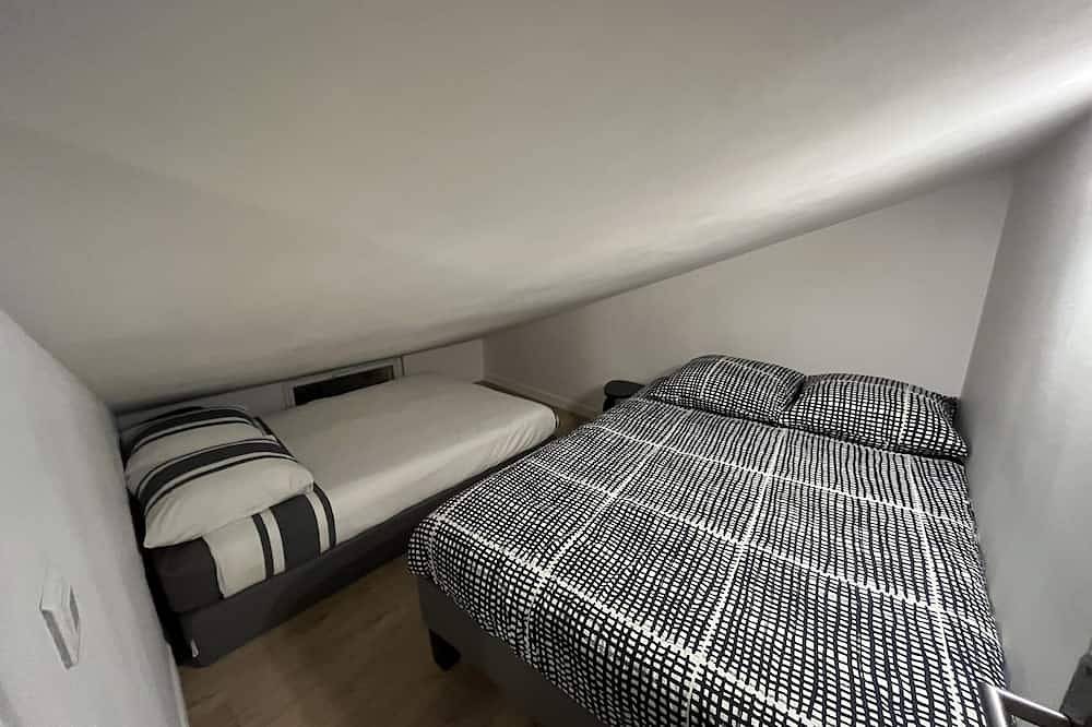 Apartamento entero, Alquiler-Clásico-Baño privado con ducha-Vista al Jardín-Chez Polo in Saint-Denis, Sena-Saint Denis