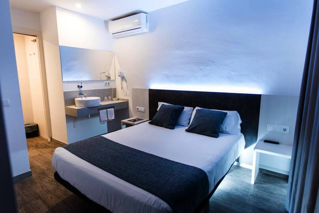 Hostal Ribas in Central Lloret de Mar, Lloret de Mar