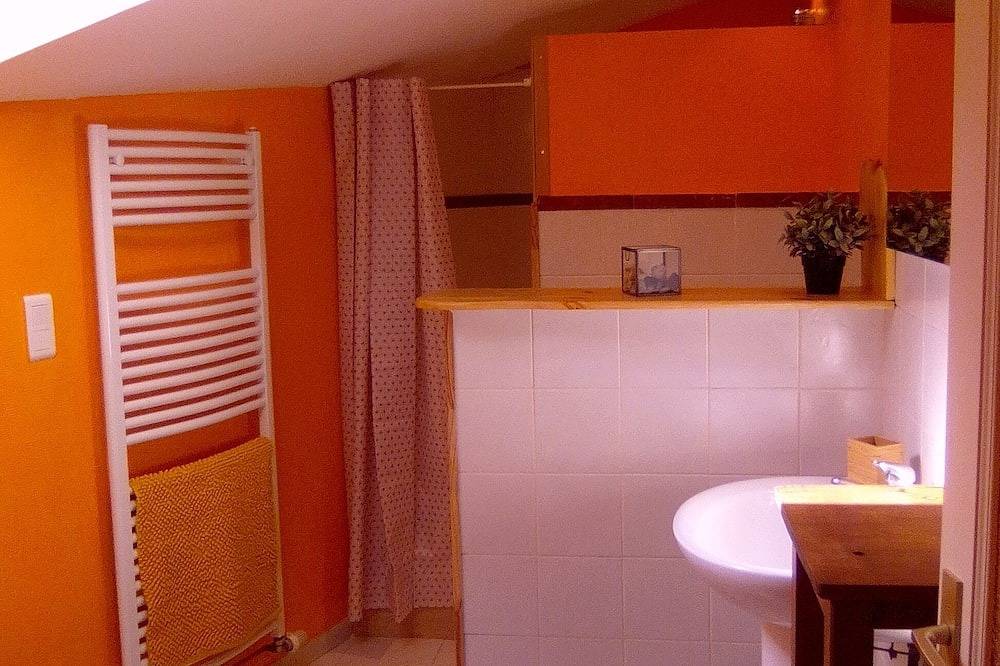 \"Les journées suspendues\" maison en pierres avec jardin in Retournac, Haute-Loire