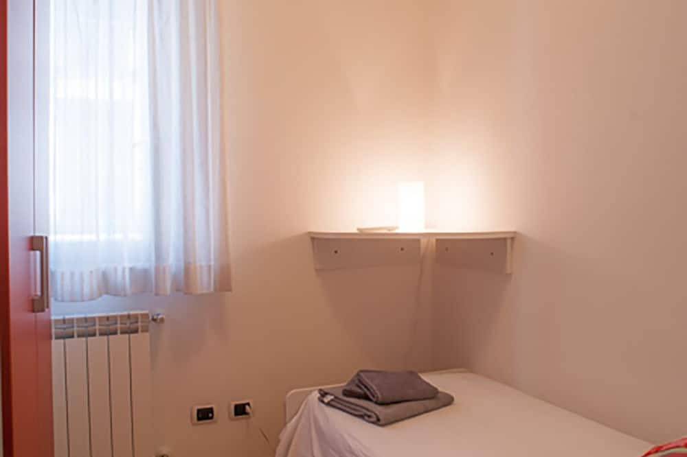 Renovated House Only 100mt from the beach with Wifi and A/C and private parking in Viareggio, Italienische Riviera