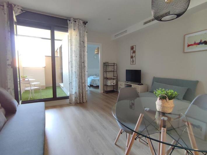Apartamento para 4 personas, con Terraza y Piscina en Bormujos