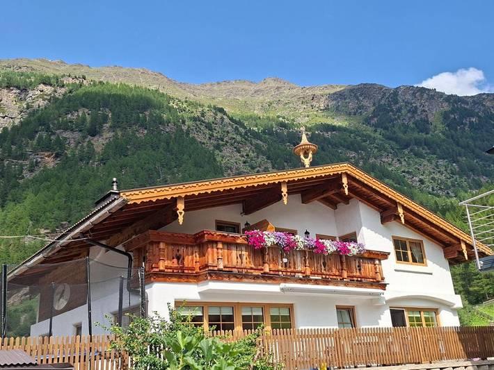 Ferienwohnung für 7 Personen, mit Balkon und Terrasse sowie Ausblick in Zwieselstein