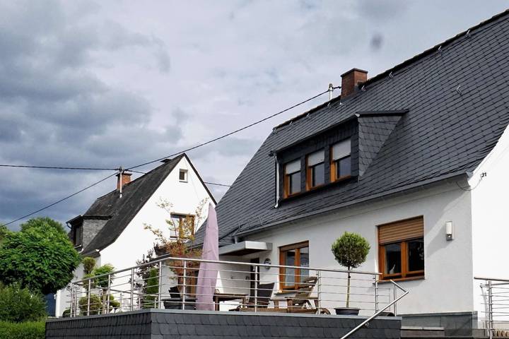 Appartamento intero, Appartamento 'Festungsblick' con terrazza, garage e ingresso indipendente in Deutsches Eck, Koblenz