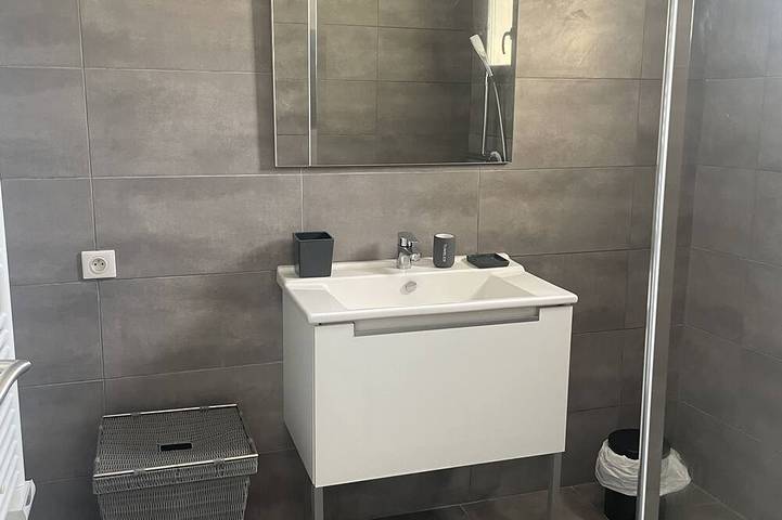 Gîte pour 6 personnes, avec terrasse dans Plage De La Marine De Meria - 3