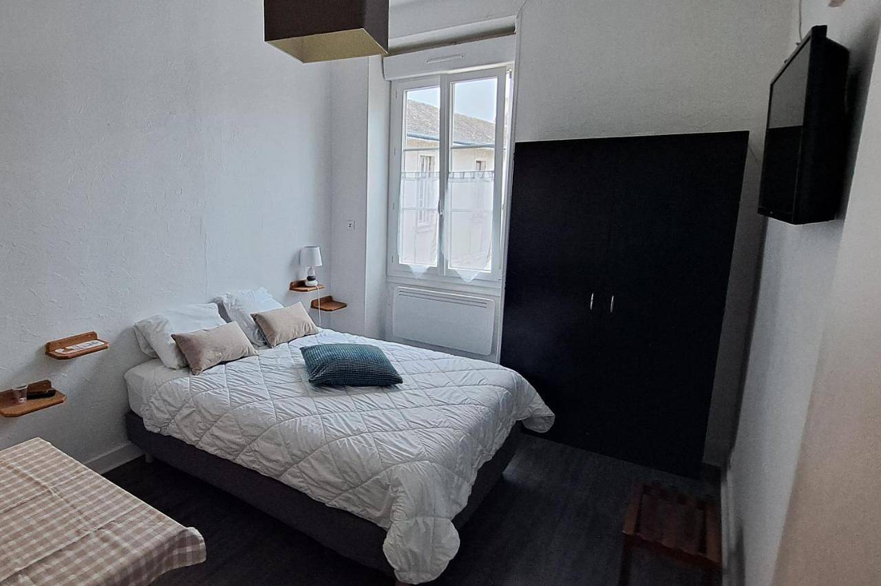 Double Room in Éguzon-Chantôme, Région de La Châtre