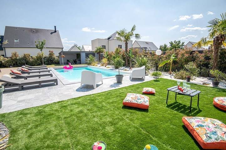 Location de vacances pour 5 personnes, avec jacuzzi et jardin ainsi que piscine et terrasse à La Ville-aux-Dames