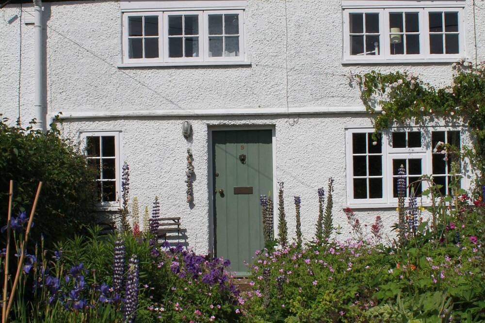 Blick auf offenes Ackerland, ideal zur Erkundung der Küste von Suffolk in Suffolk