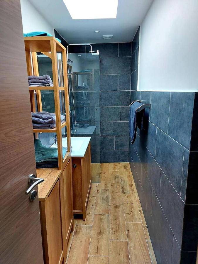 Gîte pour 4 personnes, avec jacuzzi à Court-Saint-Étienne