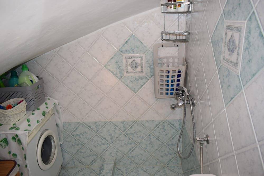 A cosy nest in the sea and sun. Family-sized house, 10 minutes from the beach. in Lesbos