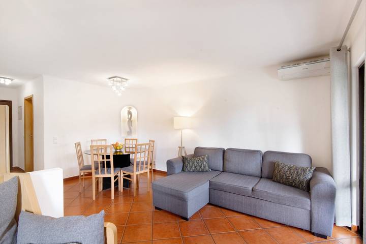 Maison de vacances 'Ema Clube em Albufeira ' avec piscine, Wi-Fi et climatisation in Albufeira e Olhos de Água, District de Faro