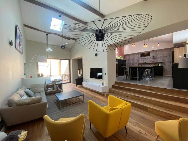 Location de vacances pour 12 personnes, avec terrasse et jardin à Saint-Romain-au-Mont-d'Or