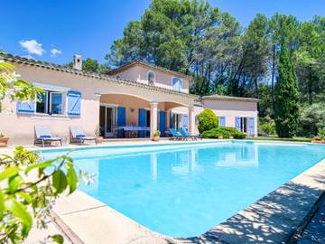 Location de vacances pour 8 personnes, avec terrasse et jardin à Draguignan