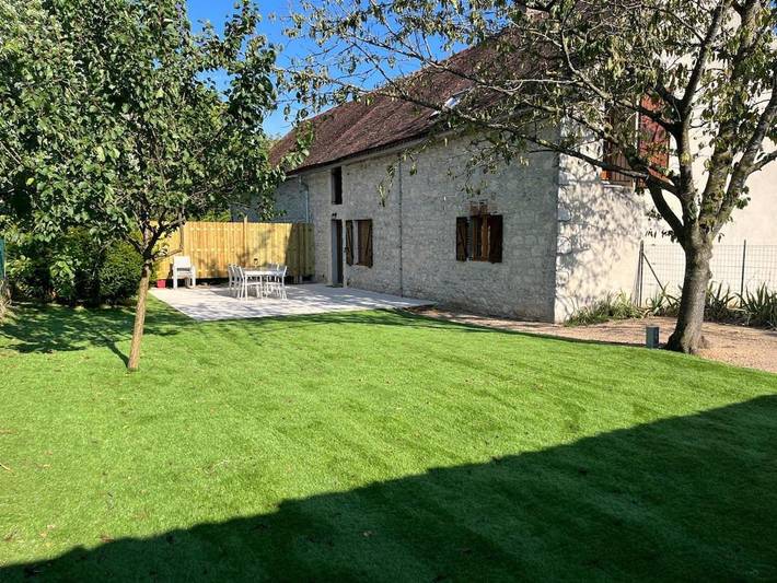 Location de vacances pour 8 personnes, avec jardin dans Ébreuil - 2