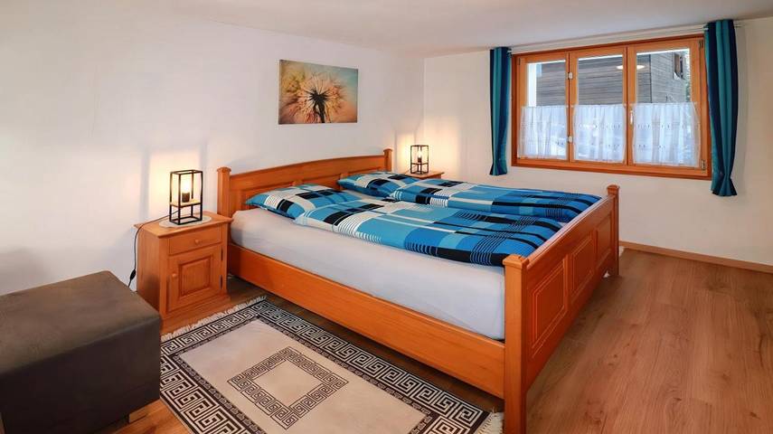 Ferienwohnung für 5 Personen, mit Balkon und Terrasse sowie Ausblick in Kandergrund