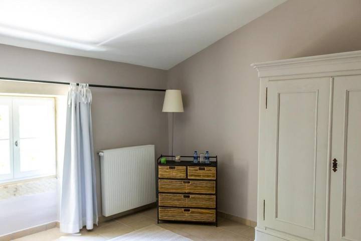 Maison d’hôte pour 3 personnes, avec jardin ainsi que vue et piscine, adapté aux familles à Colonzelle - 3