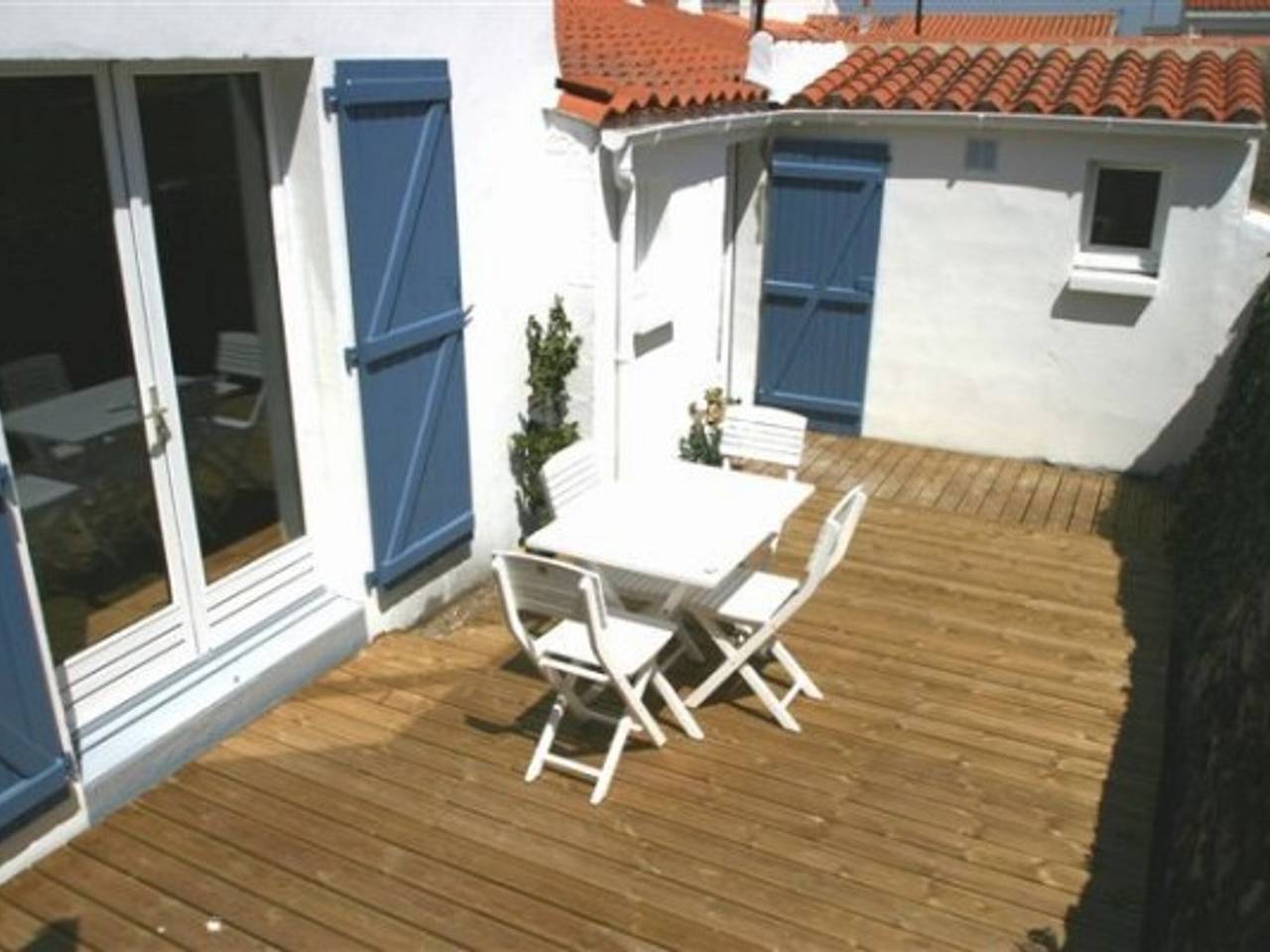 Cozy Fisherman's House, Renovated, Near Old Port & Beach, 3 Br, Garden, Fully Equipped in Les Sables-d'Olonne, Vendée