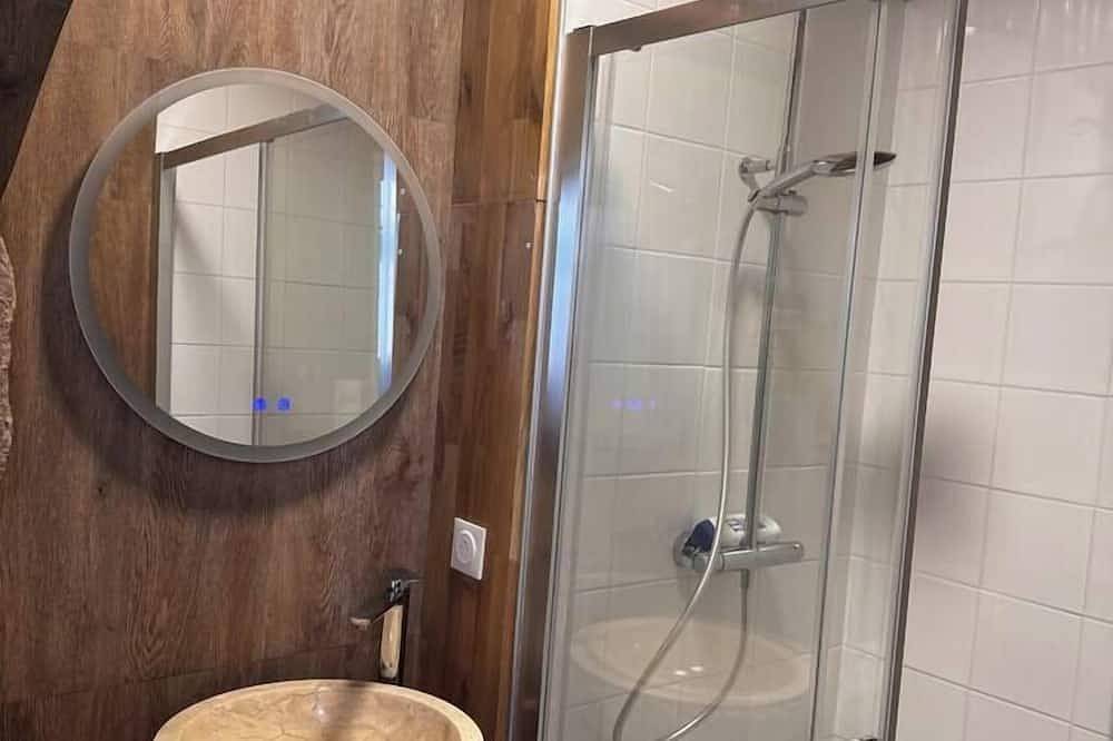 Apartamento entero, The jungle apartment in Moulins, Allier (desambiguación)