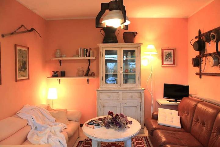 Appartamento intero, Casale in collina. Dependance per 4/6 persone. Vista panoramica! in Urbino, Pesaro-Urbino
