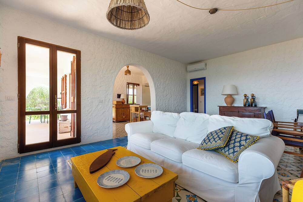 Panoramische Villa Mit Privatem Zugang Zum Meer in Peonia Rosa, Sant'Antioco