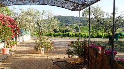 Gîte pour 4 personnes, avec terrasse et piscine à Mirabel-aux-Baronnies