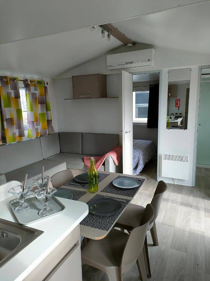 Location de vacances pour 6 personnes, avec jardin et vue ainsi que piscine et bassin pour enfant à Condrieu - 3