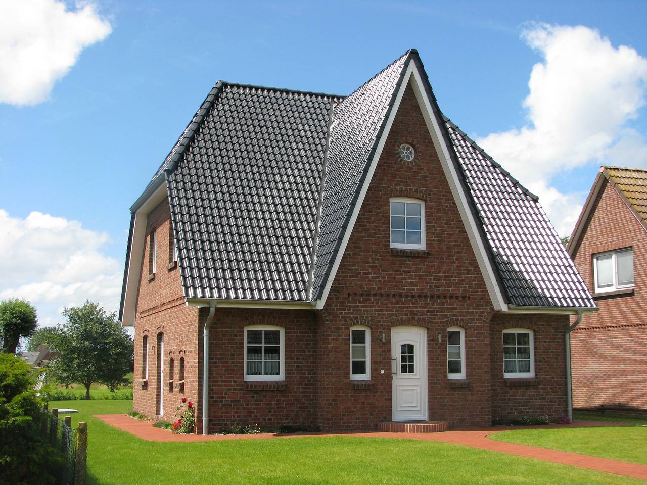 Ferienhaus Süderhus auf Nordstrand, Friesenhaus mit Garten, Terrasse, Wallbox und Wlan in Nordstrand (Gemeinde), Nordseeküste