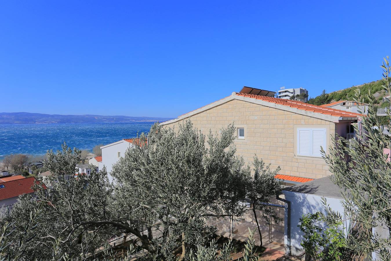 Ganze Wohnung, 2-Zimmer-Ferienwohnung mit Terrasse und Meerblick Duce (Omis) A-2737-c in Dugi Rat, Split-Dalmatien