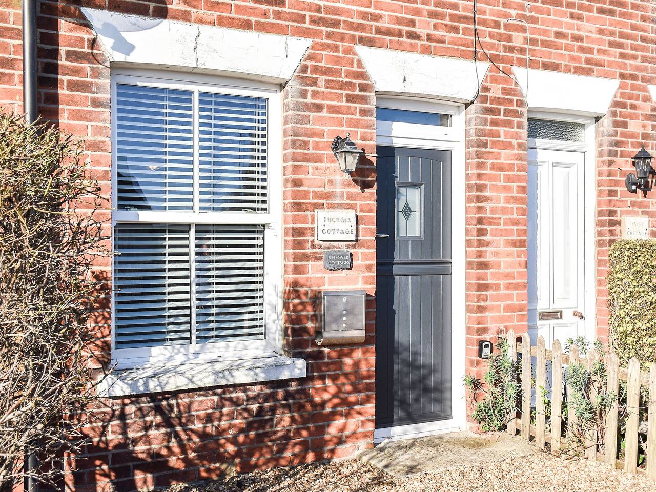 Fuchsia Cottage in Sea Palling, The Broads